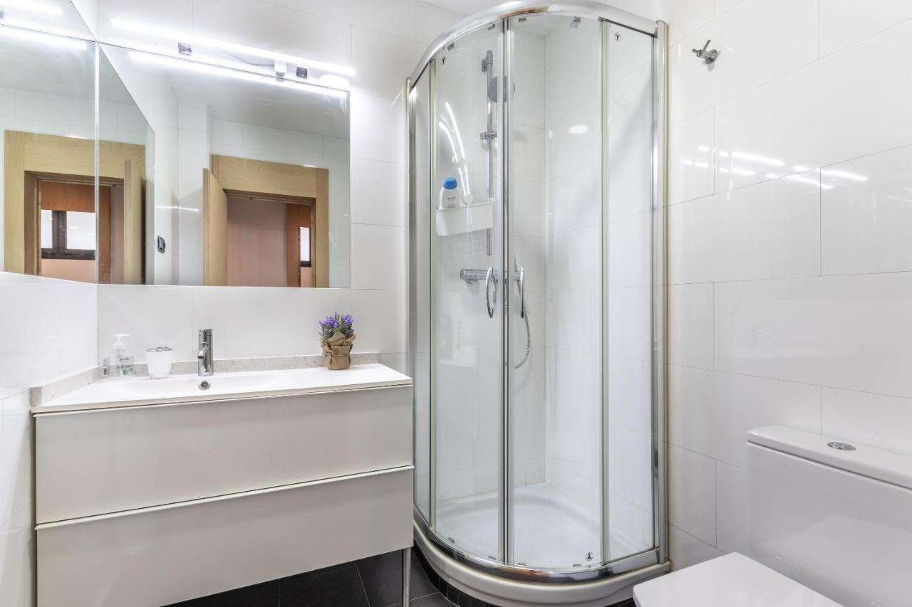 New! Lovely 3-Bedroom Loft In Билбао Екстериор снимка