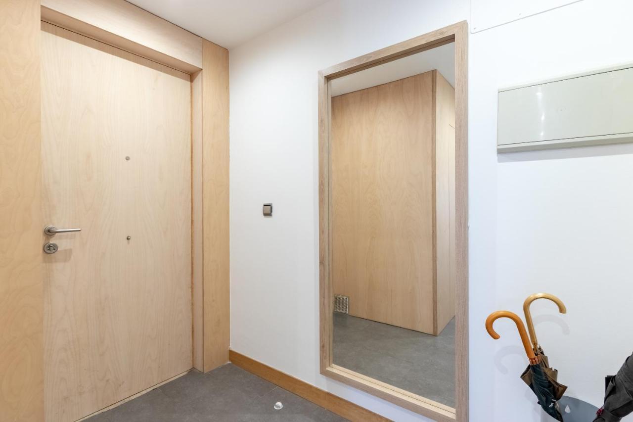 New! Lovely 3-Bedroom Loft In Билбао Екстериор снимка