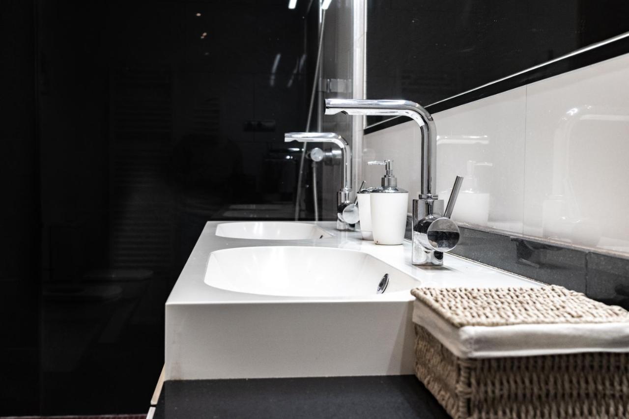 New! Lovely 3-Bedroom Loft In Билбао Екстериор снимка